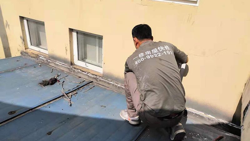 钢结构屋面聚氨酯保温板选型，这三点比厚度更关键